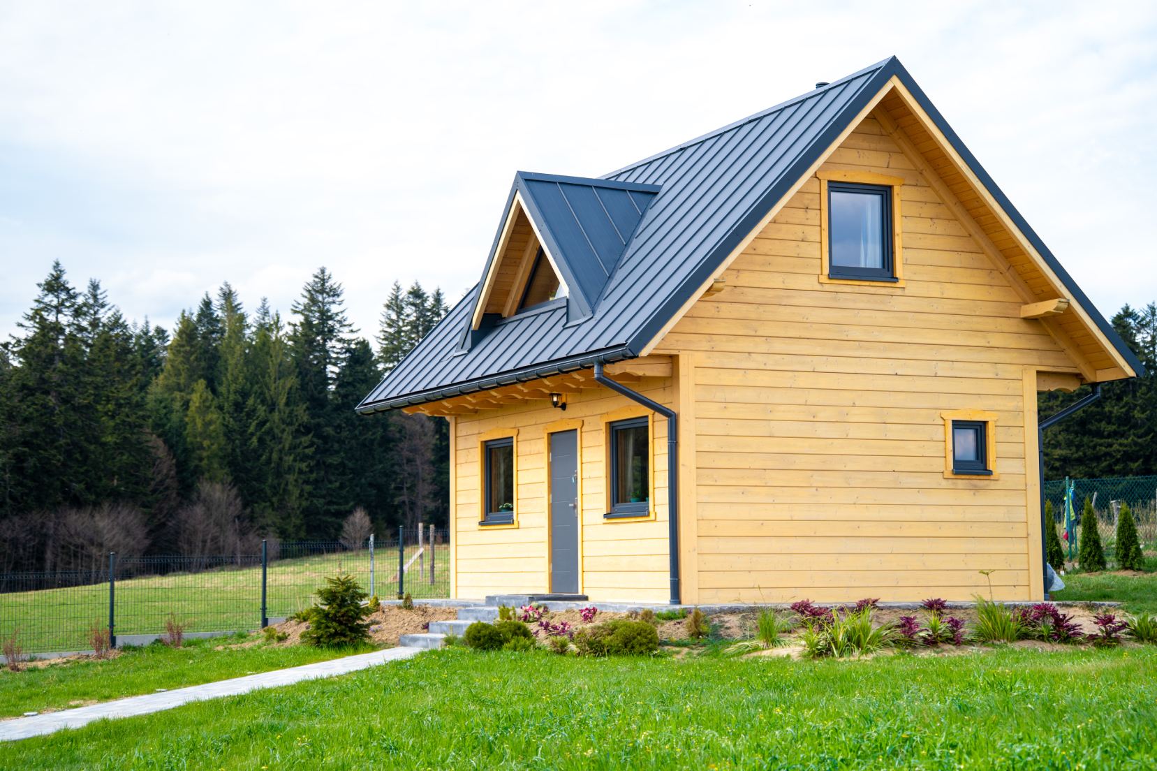 Domek Widokowa Polana — widok z ogrodu